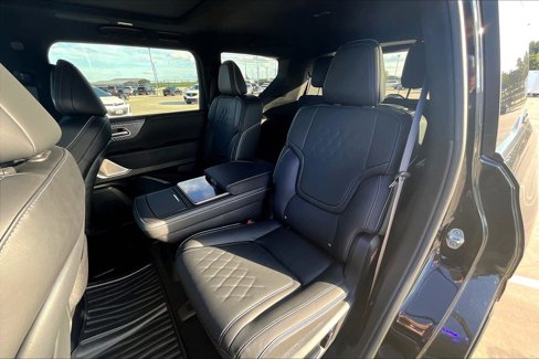 New 2026 INFINITI QX80 Autograph w/ Premium Cargo Package image 15