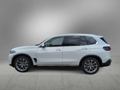 New 2026 BMW X5 xDrive50e w/ Executive Package image 5
