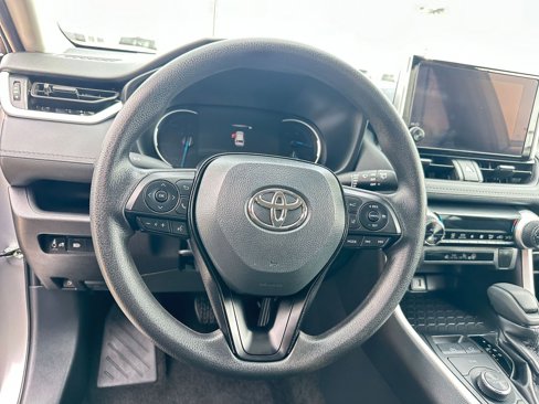 Used 2025 Toyota RAV4 LE image 28