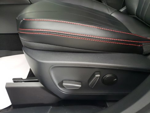 Used 2025 Ford Escape ST-Line Elite w/ Premium Technology Package image 11