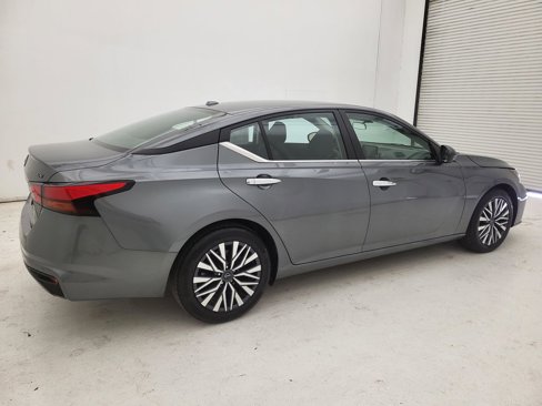 Used 2024 Nissan Altima 2.5 SV image 10