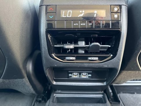 Used 2023 Jeep Grand Cherokee L Laredo image 21