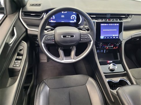 Used 2024 Jeep Grand Cherokee Altitude image 6
