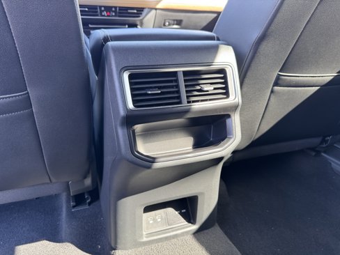 Certified 2024 Volkswagen Atlas Cross Sport SE w/ Panoramic Sunroof Package image 34
