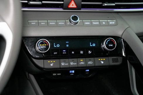 Used 2025 Hyundai Elantra SEL image 18