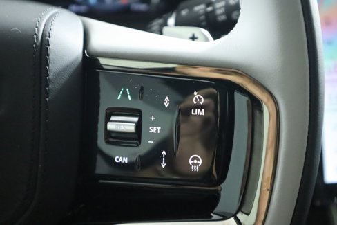 New 2026 Land Rover Range Rover Velar Dynamic SE image 13