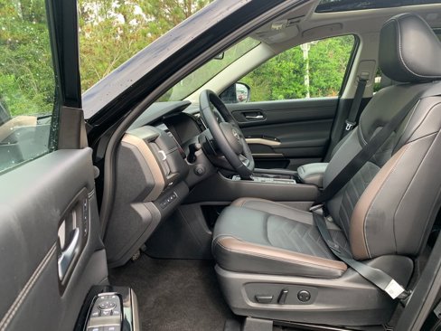 Used 2024 Nissan Pathfinder Platinum image 28