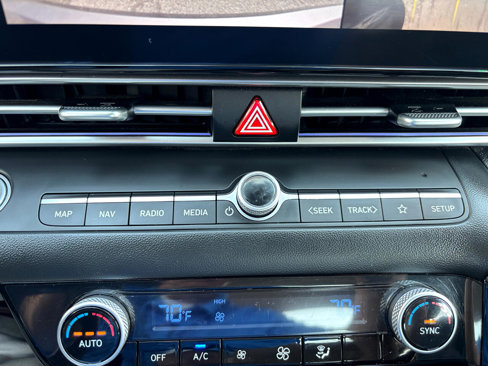 Used 2024 Hyundai Elantra Limited image 20
