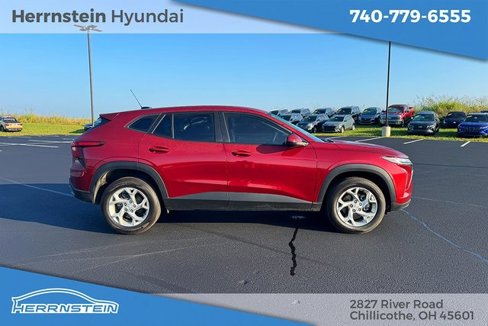 Used 2025 Chevrolet Trax LS w/ LS Convenience Package image 28