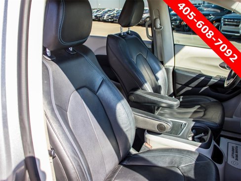 Used 2021 Chrysler Pacifica Touring-L image 14