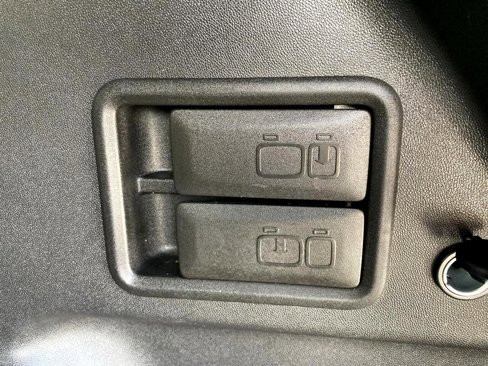 Used 2023 GMC Terrain SLT image 19