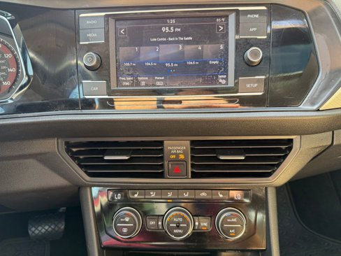 Used 2019 Volkswagen Jetta SE image 23