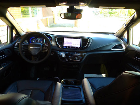Used 2024 Chrysler Pacifica Touring-L w/ S Appearance Package image 38