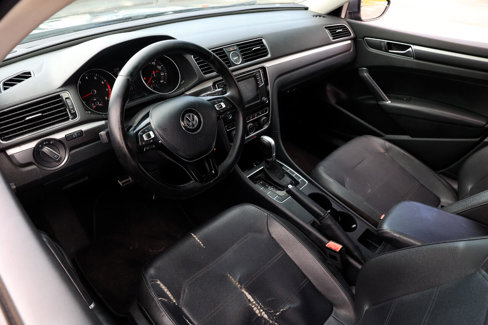 Used 2017 Volkswagen Passat 1.8T R-Line image 4