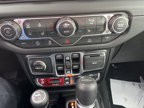 New 2025 Jeep Gladiator Rubicon image 15