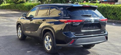 Used 2024 Toyota Highlander LE image 4