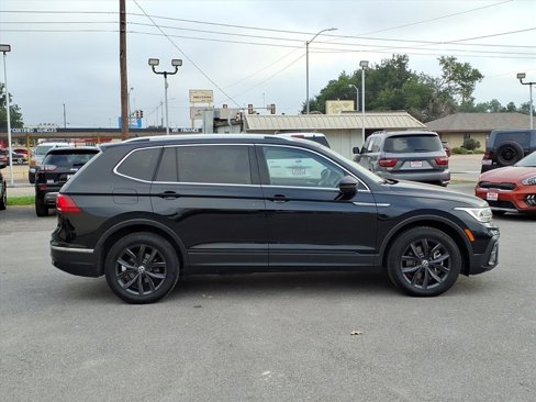 Used 2024 Volkswagen Tiguan SE image 2