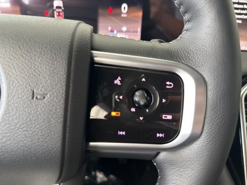 New 2025 Nissan Armada SL w/ Captain's Chari Seat Package image 17