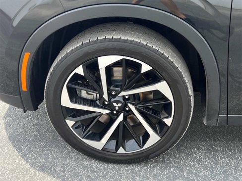 Used 2023 Mitsubishi Outlander SE image 9