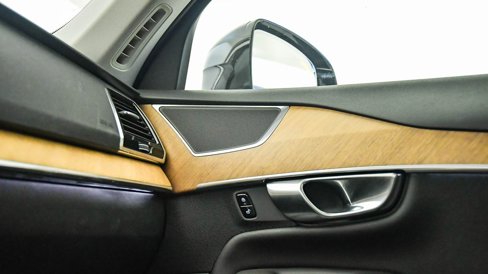 Certified 2025 Volvo XC90 B6 Plus image 28