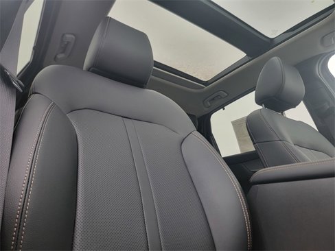 New 2025 MAZDA CX-70 Plug-In Hybrid w/ Premium Pkg image 17
