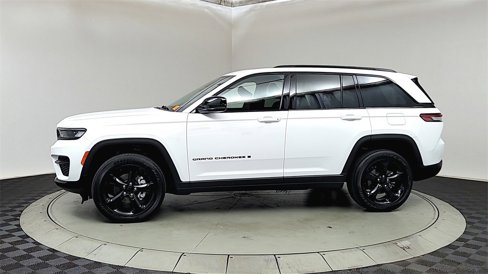 Used 2022 Jeep Grand Cherokee Altitude image 4