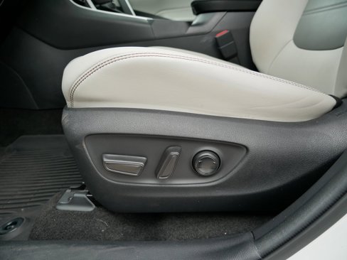 Used 2021 Toyota RAV4 XLE Premium image 14