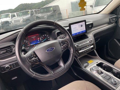 Used 2020 Ford Explorer XLT w/ Comfort Package image 15