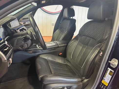Used 2021 BMW 750i xDrive w/ Executive Package image 19