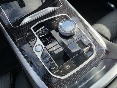 New 2026 BMW X7 M60i image 17