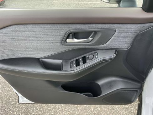 Certified 2023 Nissan Rogue SV image 17