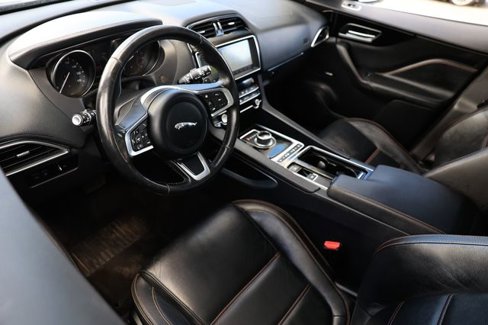 Used 2020 Jaguar F-PACE Prestige image 4