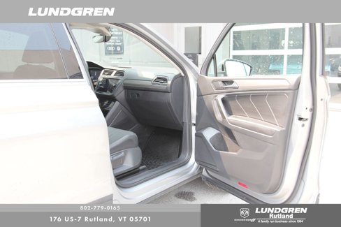 Used 2023 Volkswagen Tiguan SE image 8