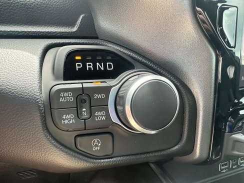 New 2025 RAM 1500 4x4 Crew Cab image 39
