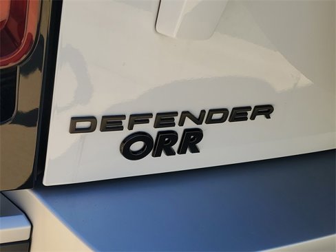 Used 2023 Land Rover Defender 110 S image 31