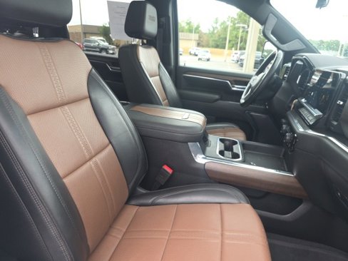 Used 2024 Chevrolet Silverado 2500 High Country w/ High Country Premium Package image 12