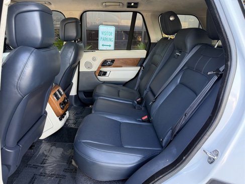 Used 2020 Land Rover Range Rover HSE image 15
