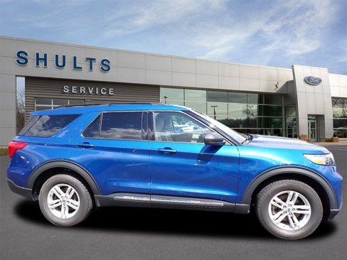 Certified 2022 Ford Explorer XLT w/ Equipment Group 202A image 4