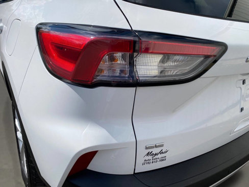 Used 2020 Ford Escape SE image 12