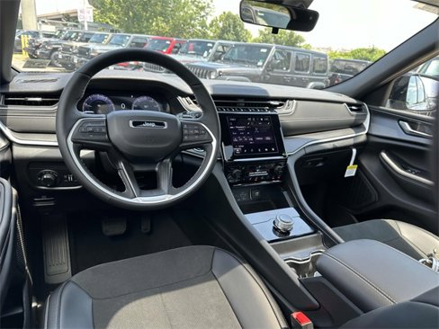 New 2025 Jeep Grand Cherokee L Altitude image 13