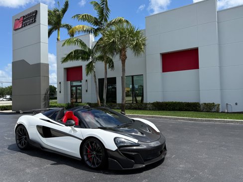 Used 2019 McLaren 570S Spider image 1