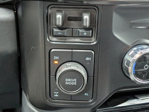 New 2026 Ford F250 Lariat w/ Black Appearance Package image 28