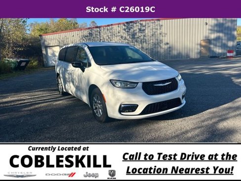 New 2026 Chrysler Pacifica Select image 2