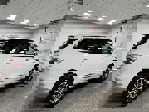 Used 2024 Buick Enclave Premium image 11