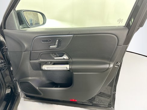 Used 2024 Mercedes-Benz GLB 250 4MATIC image 34