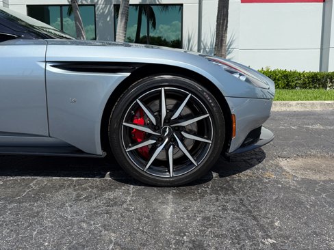 Used 2018 Aston Martin DB11 V12 image 5