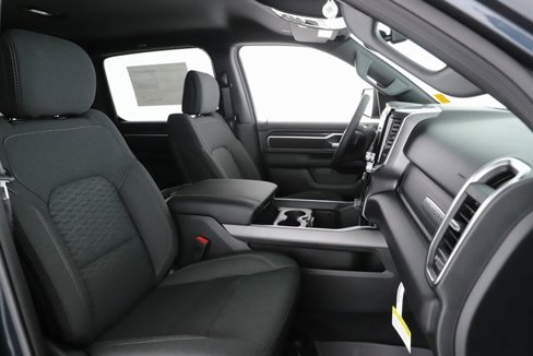 New 2025 RAM 1500 4x4 Crew Cab image 32