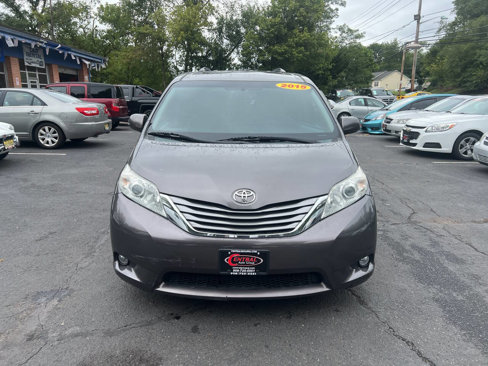Used 2015 Toyota Sienna XLE Premium image 2