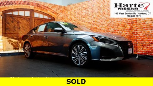 Used 2024 Nissan Altima 2.5 SL image 1