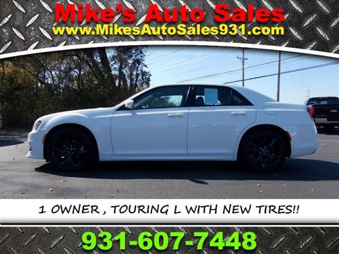 Used 2022 Chrysler 300 Touring L w/ Popular Equipment Group image 1